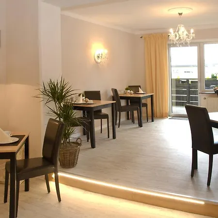 Hotel Garni Zum Gruenen Baum 3*