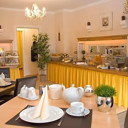 Hotel Garni Zum Gruenen Baum 3*