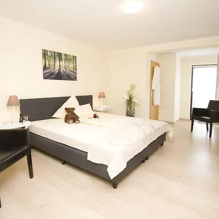 Garni Zum Grünen Baum Hotel 3*