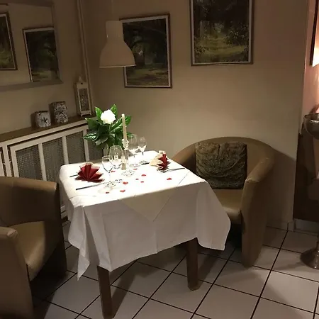 Garni Zum Gruenen Baum Hotel