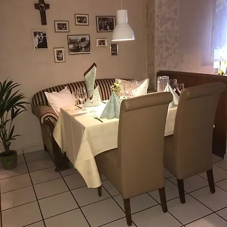 Hotel Garni Zum Gruenen Baum 3*