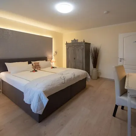 Garni Zum Gruenen Baum Hotel